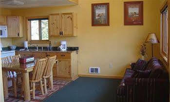Somers Bay Log Cabin Lodging Exterior foto